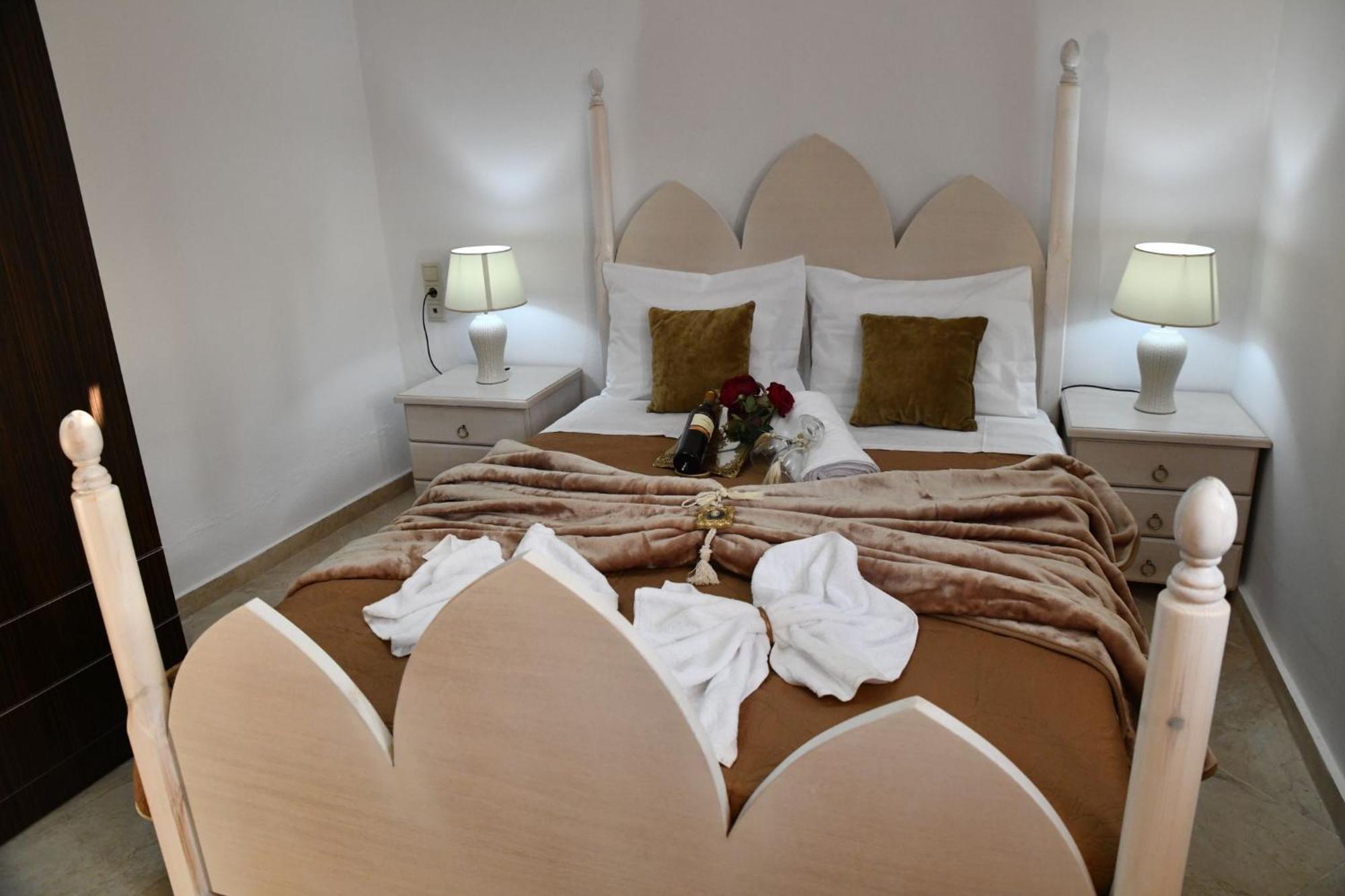 Kleopatra Deluxe Apartment With Jacuzzi กามิลารี ภายนอก รูปภาพ