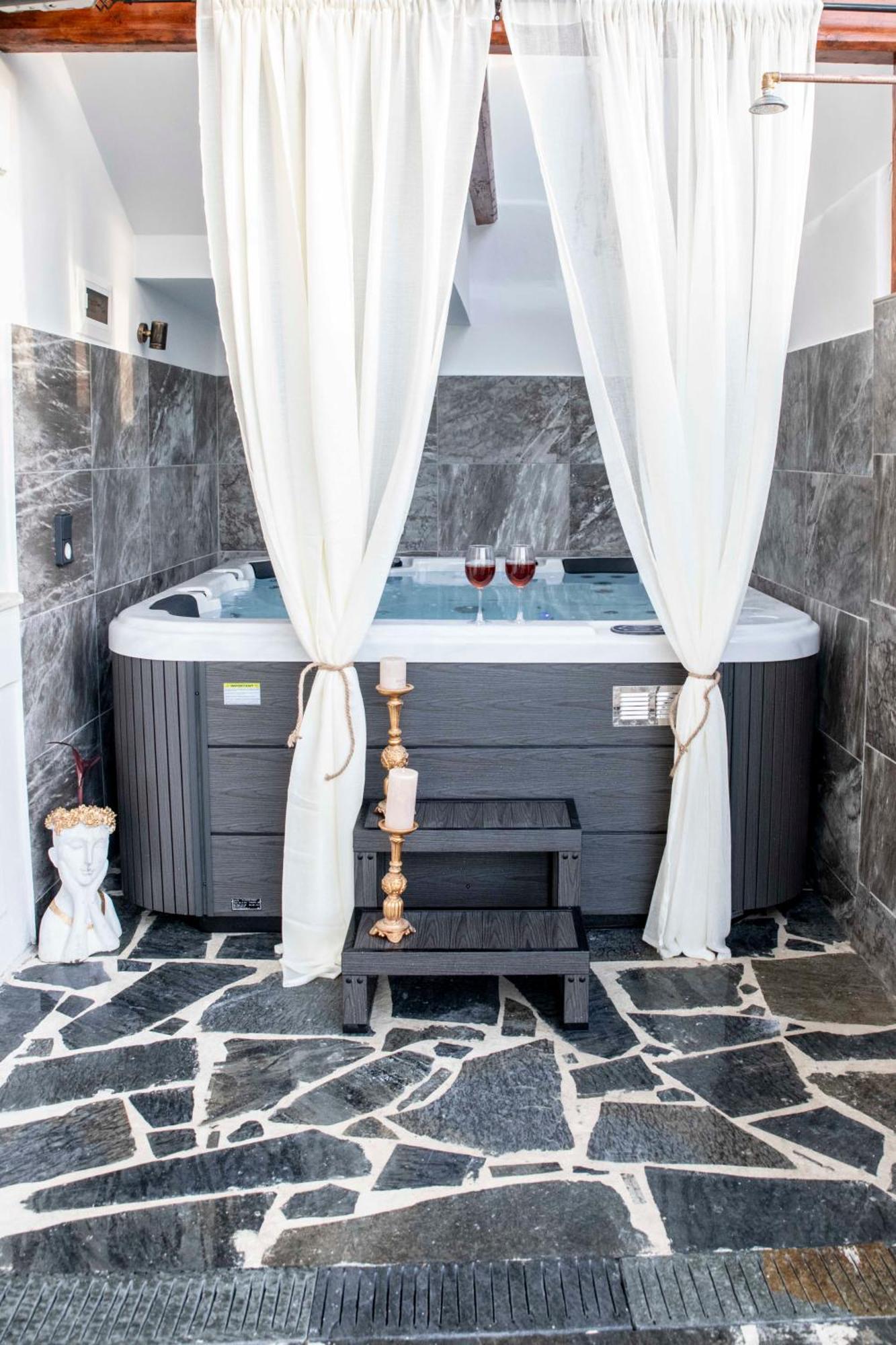 Kleopatra Deluxe Apartment With Jacuzzi กามิลารี ภายนอก รูปภาพ
