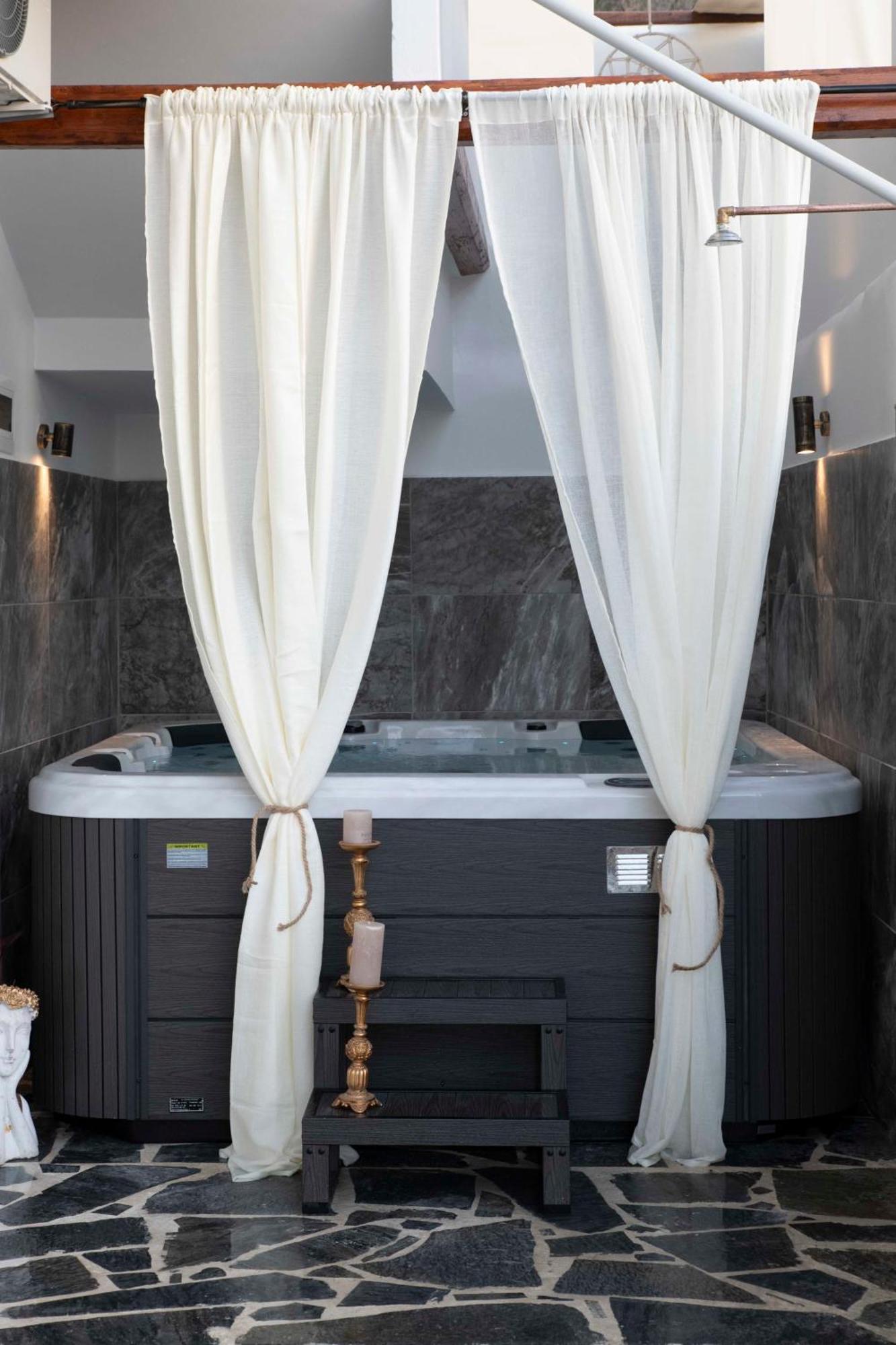 Kleopatra Deluxe Apartment With Jacuzzi กามิลารี ภายนอก รูปภาพ