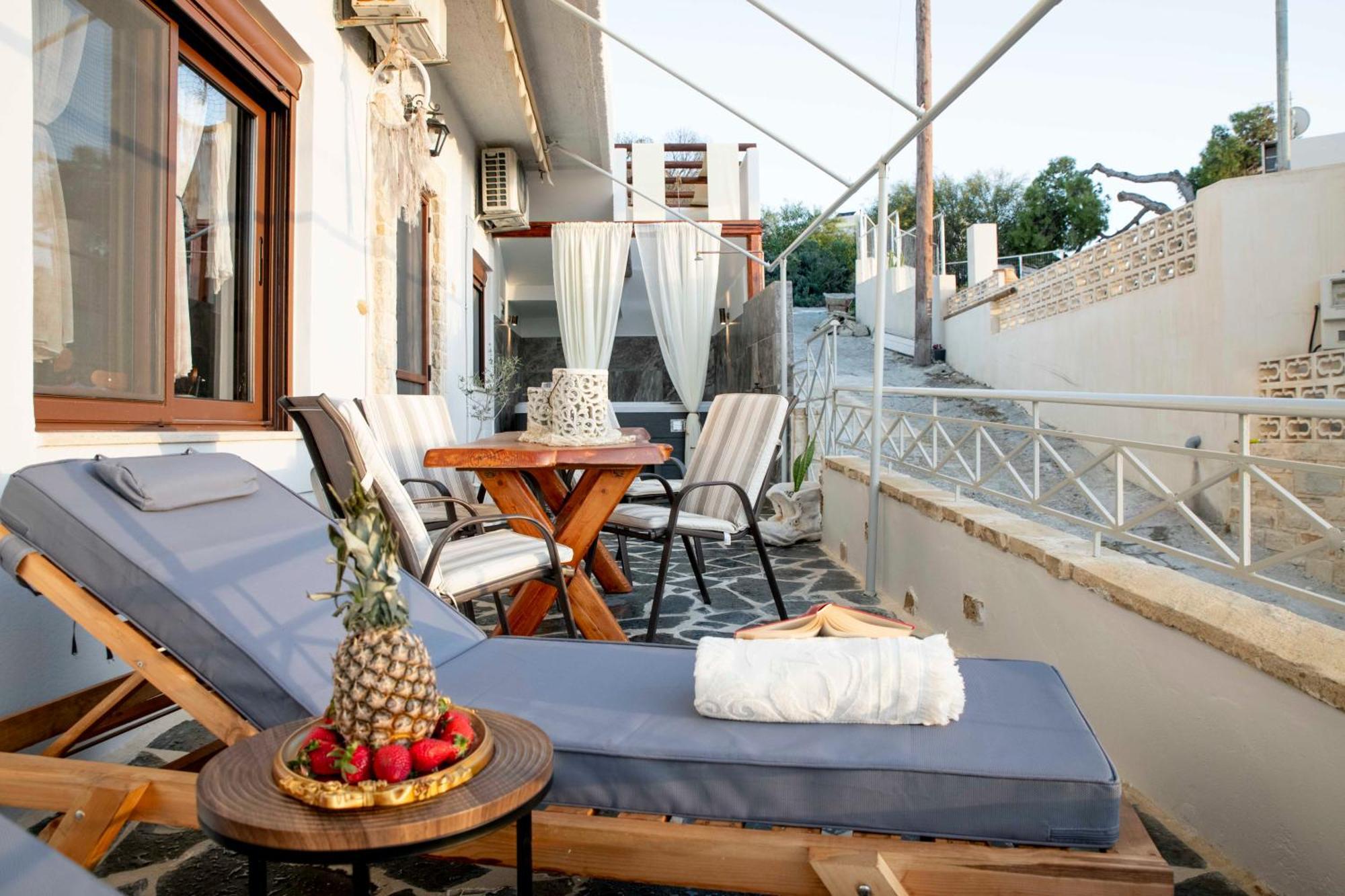 Kleopatra Deluxe Apartment With Jacuzzi กามิลารี ภายนอก รูปภาพ